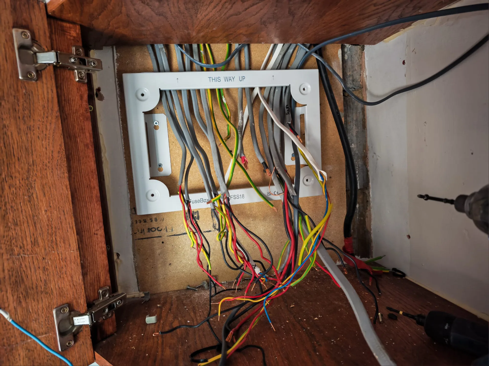 Neat wiring inside a newly installed fuse board